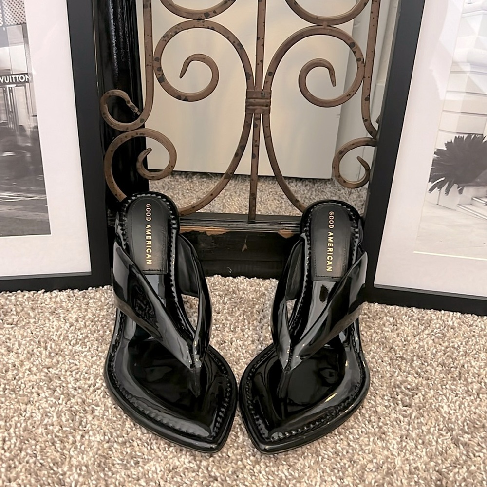 GOOD AMERICAN BLACK FLIP FLOP HIGH HEALS